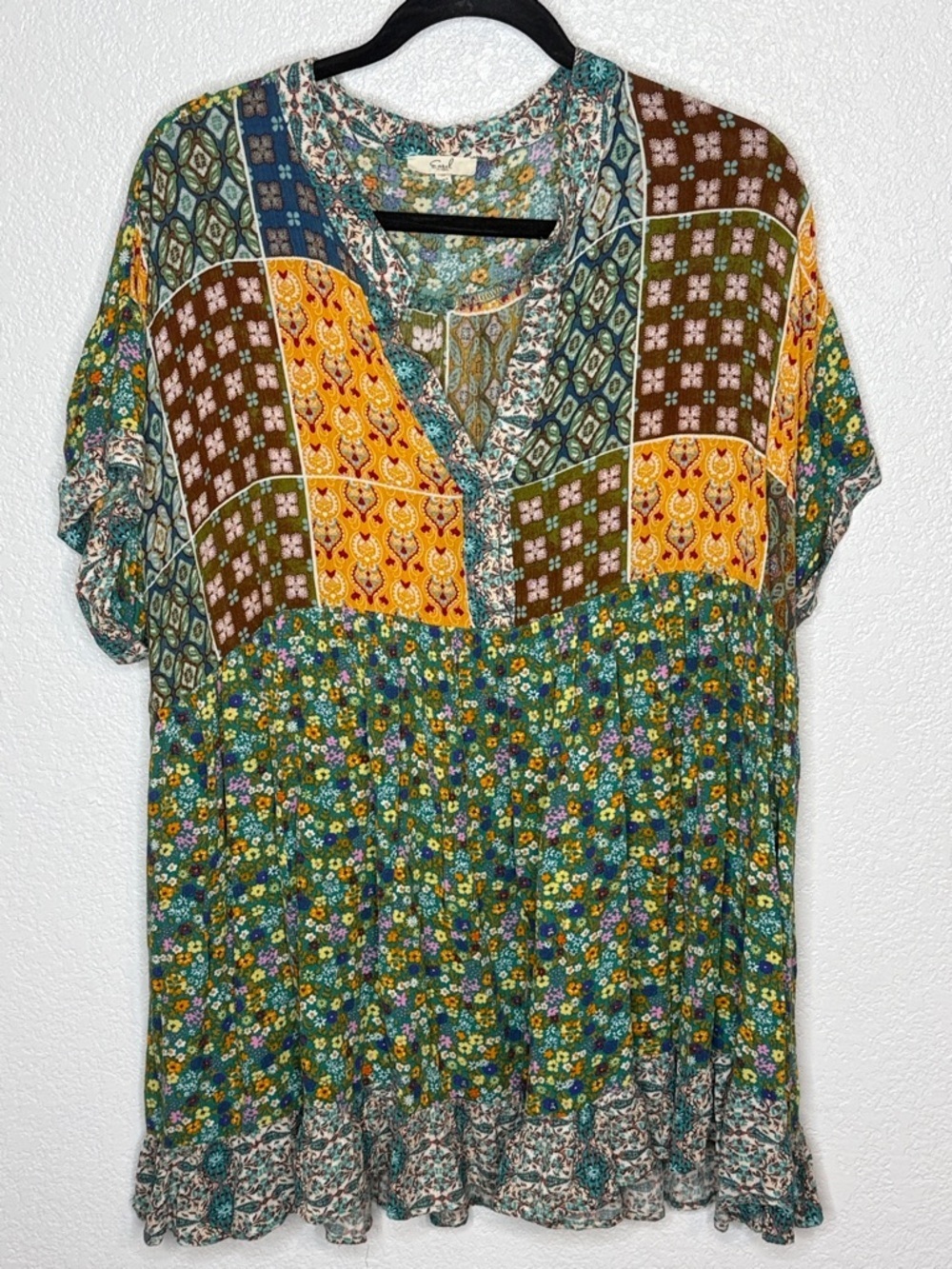 Easel Mixed Floral Patchwork Crinkle Tunic Top Size 1X Boho Hippie 70s Vibes